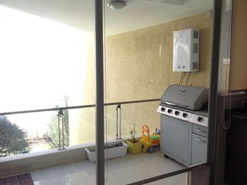 Venta Amplio Penthouse 3 dormitorios con baño cada uno sector Lomas de Monteserrín