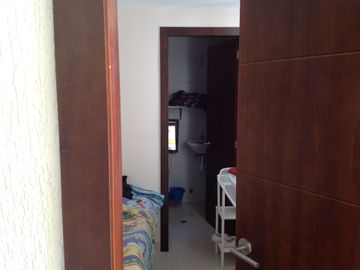 Venta Amplio Penthouse 3 dormitorios con baño cada uno sector Lomas de Monteserrín