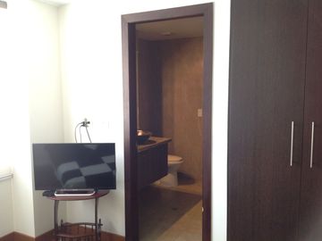 Venta Amplio Penthouse 3 dormitorios con baño cada uno sector Lomas de Monteserrín