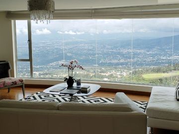 Venta Amplio Penthouse 3 dormitorios con baño cada uno sector Lomas de Monteserrín