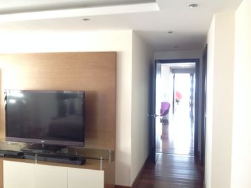 Venta Amplio Penthouse 3 dormitorios con baño cada uno sector Lomas de Monteserrín