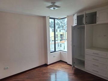 VENTA- AMPLIA CASA DE VENTA EN EL MEJOR SECTOR DE LATACUNGA RIVER PARK /24URB07