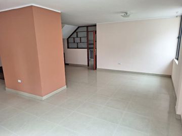 VENTA- AMPLIA CASA DE VENTA EN EL MEJOR SECTOR DE LATACUNGA RIVER PARK /24URB07