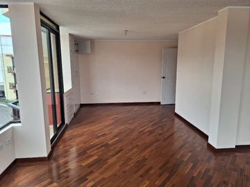 VENTA- AMPLIA CASA DE VENTA EN EL MEJOR SECTOR DE LATACUNGA RIVER PARK /24URB07