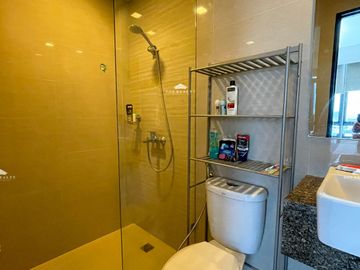 Salcedo Skysuites | Massive Fully furnished One Bedroom 1BR Condo for Sale with Balcony in Salcedo Village, Makati City