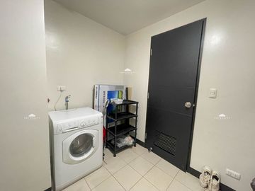 Salcedo Skysuites | Massive Fully furnished One Bedroom 1BR Condo for Sale with Balcony in Salcedo Village, Makati City