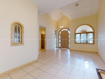 CASA EN VENTA EN ZONA VALLES DE UNA PLANTA