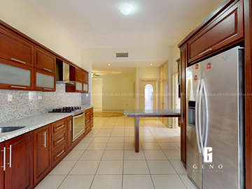 CASA EN VENTA EN ZONA VALLES DE UNA PLANTA