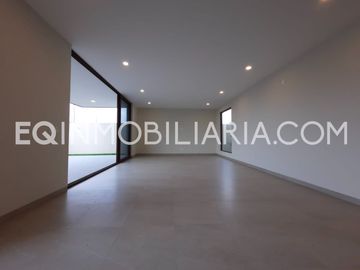 CASA EN VENTA CON AMPLIA TERRAZA EN EL MOLINO RESIDENCIAL & GOLF LEÓN GTO NUEVA