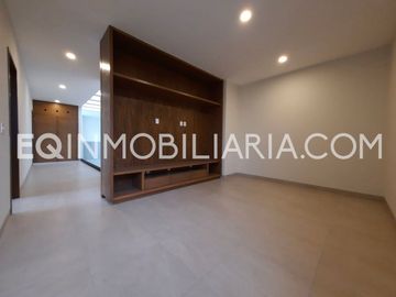 CASA EN VENTA CON AMPLIA TERRAZA EN EL MOLINO RESIDENCIAL & GOLF LEÓN GTO NUEVA