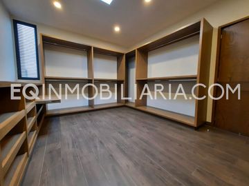 CASA EN VENTA CON AMPLIA TERRAZA EN EL MOLINO RESIDENCIAL & GOLF LEÓN GTO NUEVA