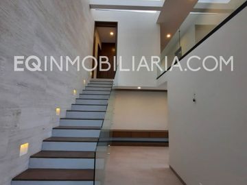 CASA EN VENTA CON AMPLIA TERRAZA EN EL MOLINO RESIDENCIAL & GOLF LEÓN GTO NUEVA