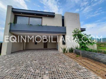 CASA EN VENTA CON AMPLIA TERRAZA EN EL MOLINO RESIDENCIAL & GOLF LEÓN GTO NUEVA