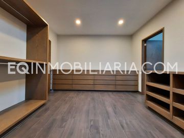 CASA EN VENTA CON AMPLIA TERRAZA EN EL MOLINO RESIDENCIAL & GOLF LEÓN GTO NUEVA