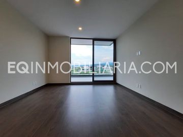 CASA EN VENTA CON AMPLIA TERRAZA EN EL MOLINO RESIDENCIAL & GOLF LEÓN GTO NUEVA