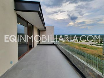 CASA EN VENTA CON AMPLIA TERRAZA EN EL MOLINO RESIDENCIAL & GOLF LEÓN GTO NUEVA