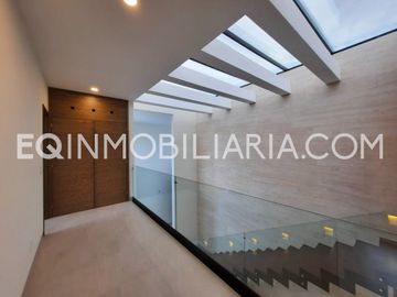 CASA EN VENTA CON AMPLIA TERRAZA EN EL MOLINO RESIDENCIAL & GOLF LEÓN GTO NUEVA