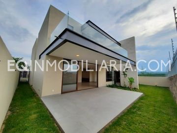 CASA EN VENTA CON AMPLIA TERRAZA EN EL MOLINO RESIDENCIAL & GOLF LEÓN GTO NUEVA