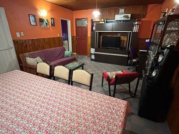 Casa En 2 Lotes En Calle 43 E/ 26 Y 30 De Verónica, Partido De Punta Indio.