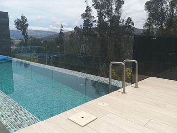 Departamento duplex tipo Casa con jardin de Venta en Cumbaya