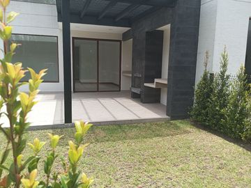 Departamento duplex tipo Casa con jardin de Venta en Cumbaya