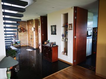 Venta Amplia Casa con 4 Habitaciones y Cuarto de Servicio: Hermosa Vista