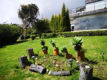 Venta Amplia Casa con 4 Habitaciones y Cuarto de Servicio: Hermosa Vista