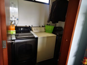 Venta Amplia Casa con 4 Habitaciones y Cuarto de Servicio: Hermosa Vista