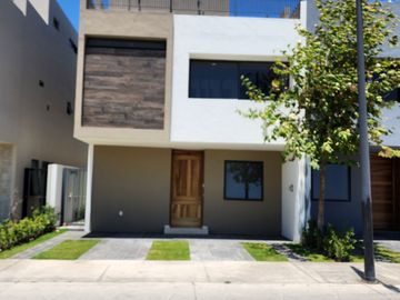 Casa Nueva en Venta en Parques Vallarta en Zapopan