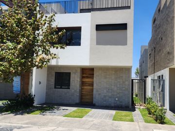 Casa Nueva en Venta en Parques Vallarta en Zapopan