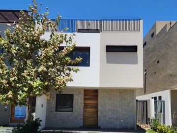 Casa Nueva en Venta en Parques Vallarta en Zapopan