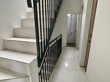 RUMAH DIJUAL MURAH PERUMAHAN 2 LANTAI DI CINANGKA SAWANGAN DEPOK DEKAT TERMINAL PONDOK CABE JUAL