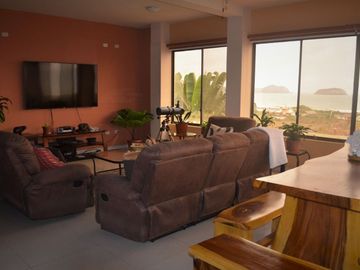 casa con vista al mar de venta en puerto cayo