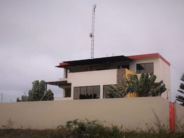 casa con vista al mar de venta en puerto cayo