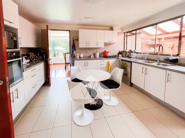 Excelente, Amplia Y Gran Terreno 6d-5b En Condominio Cerrado