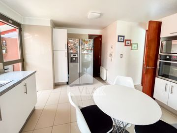 Excelente, Amplia Y Gran Terreno 6d-5b En Condominio Cerrado