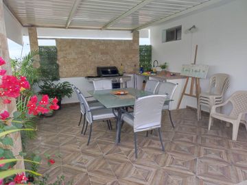 casa en urbanización de venta en manta zona sur