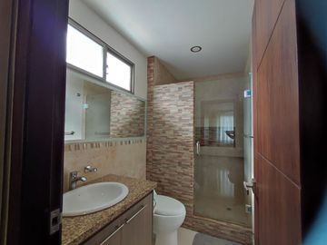 casa en urbanización de venta en manta zona sur
