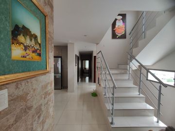 casa en urbanización de venta en manta zona sur