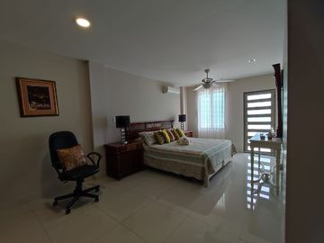 casa en urbanización de venta en manta zona sur
