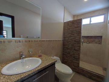 casa en urbanización de venta en manta zona sur