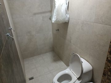 VICTORIA, SE VENDE CASA GRANDE UN PISO EXCELENTE UBICACION