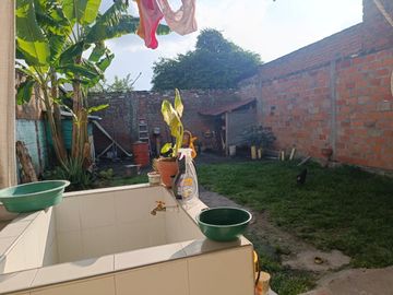 VICTORIA, SE VENDE CASA GRANDE UN PISO EXCELENTE UBICACION