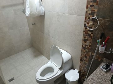 VICTORIA, SE VENDE CASA GRANDE UN PISO EXCELENTE UBICACION