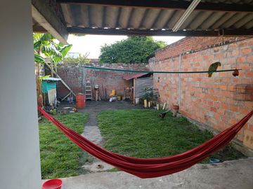 VICTORIA, SE VENDE CASA GRANDE UN PISO EXCELENTE UBICACION