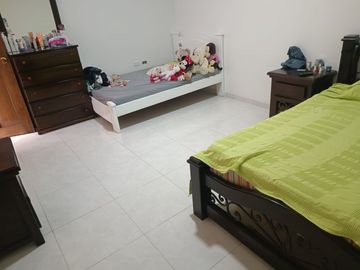 VICTORIA, SE VENDE CASA GRANDE UN PISO EXCELENTE UBICACION