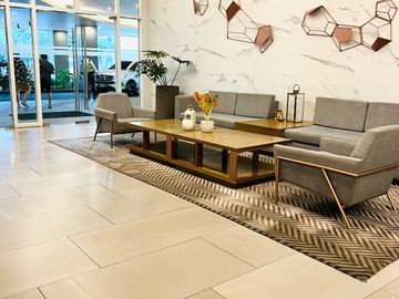 𝗔𝗹𝘃𝗲𝗼 𝗞𝗿𝗼𝗺𝗮 𝗧𝗼𝘄𝗲𝗿 𝗦𝗽𝗮𝗰𝗶𝗼𝘂𝘀 𝗦𝘁𝘂𝗱𝗶𝗼 𝗙𝘂𝗿𝗻𝗶𝘀𝗻𝗲𝗱 𝗻𝗲𝗮𝗿 𝗔𝘆𝗮𝗹𝗮 𝗔𝘃𝗲𝗻𝘂𝗲