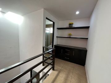 VENTA CASA CON ESTUDIO EN PLANTA BAJA EN JURIQUILLA QUERETARO