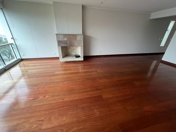 ELEGANTE DÚPLEX DE 5 DORMITORIOS EN ZONA RESIDENCIAL DE CHACARILLA