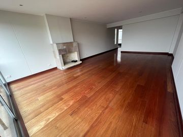 ELEGANTE DÚPLEX DE 5 DORMITORIOS EN ZONA RESIDENCIAL DE CHACARILLA